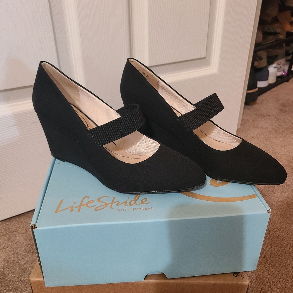 NWT Life Stride Gio Black Wedge